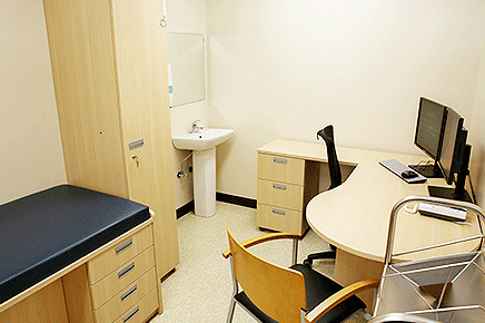 보호자 대기시설 책상, 간이침대, 의자