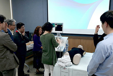 교원 실습을 하고 있는 사진