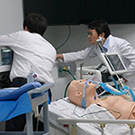 다양한 중환자의 상황구현이 가능한 고기능 성인 시뮬레이터를 이용한 intubation, ventilator적용(compliance, resistance 변화 가능) 교육